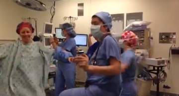 ダンサー 乳房切除術前の手術室でダンスする動画が話題に