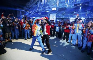ダンサー [ソチ五輪] 聖火消える　盛大なダンスパーティーで幕